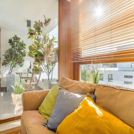 Charming Coastal 200m From Апартаменты Варшава