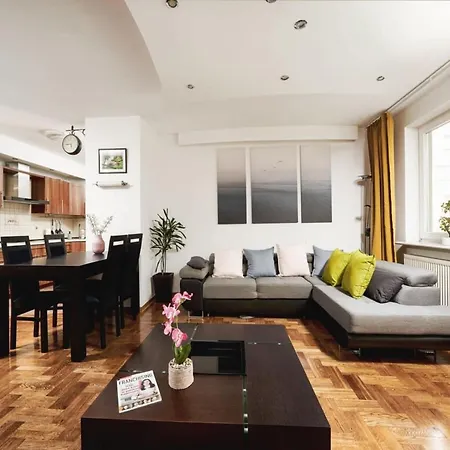 Charming Coastal 200m From Апартаменты