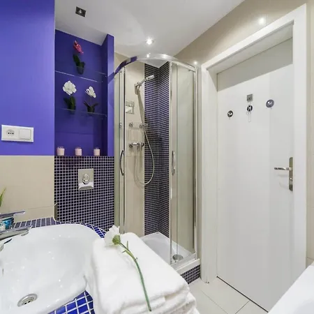 Charming Coastal 200m From Апартаменты